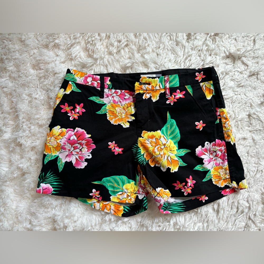 Old Navy shorts black with flowers